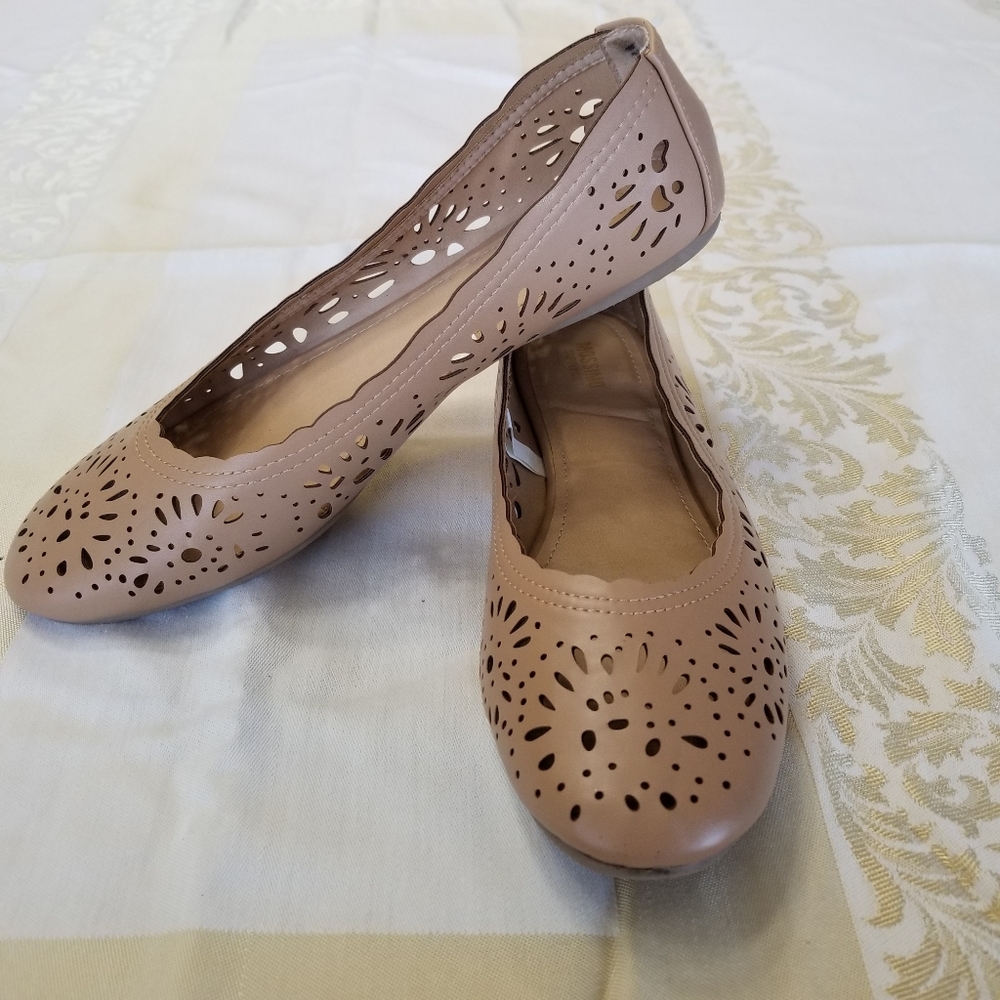 Mossimo Supply Co. Tan Cutout Flats